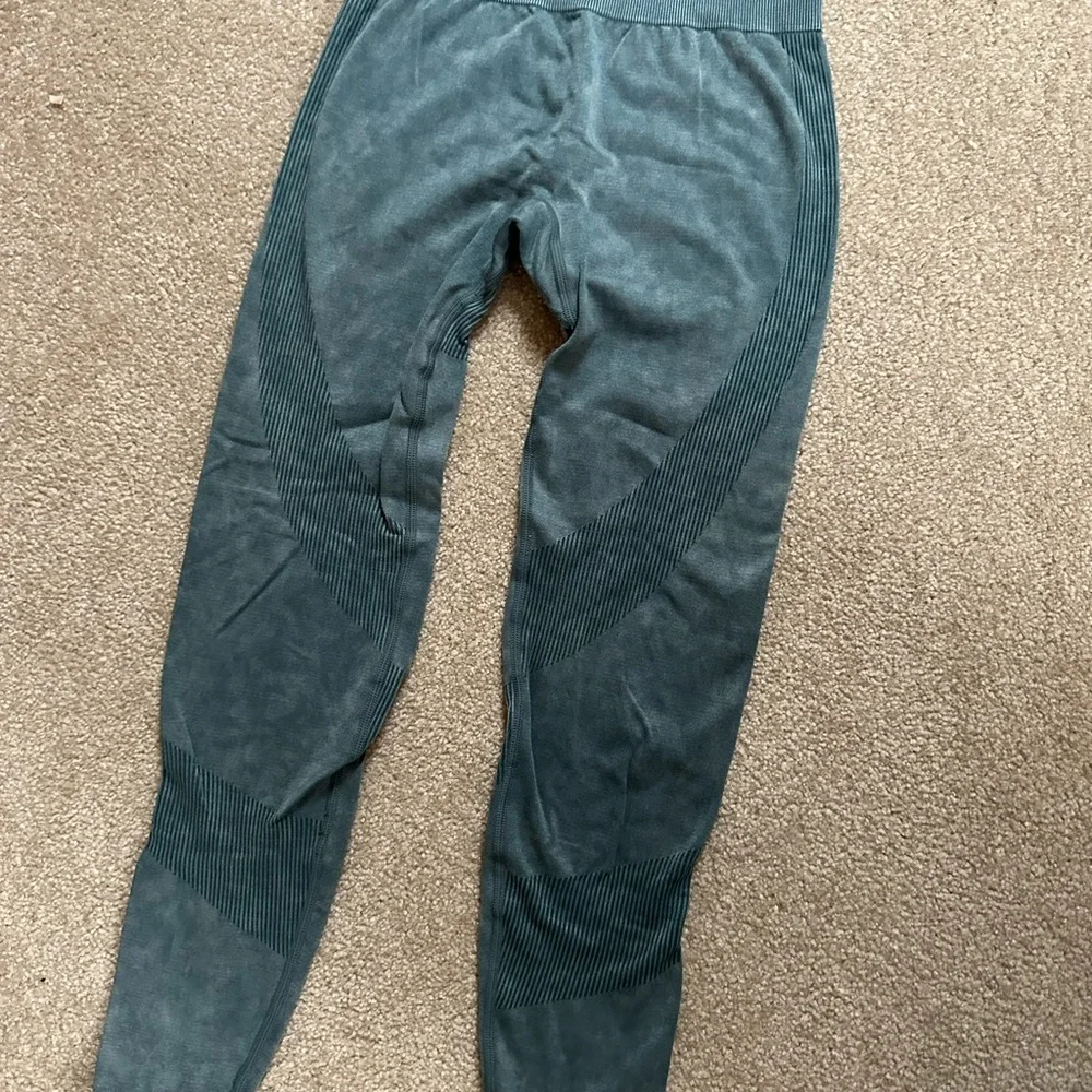 PINK Victoria's Secret Seamless Active Set in Teal - Picture 4 of 6